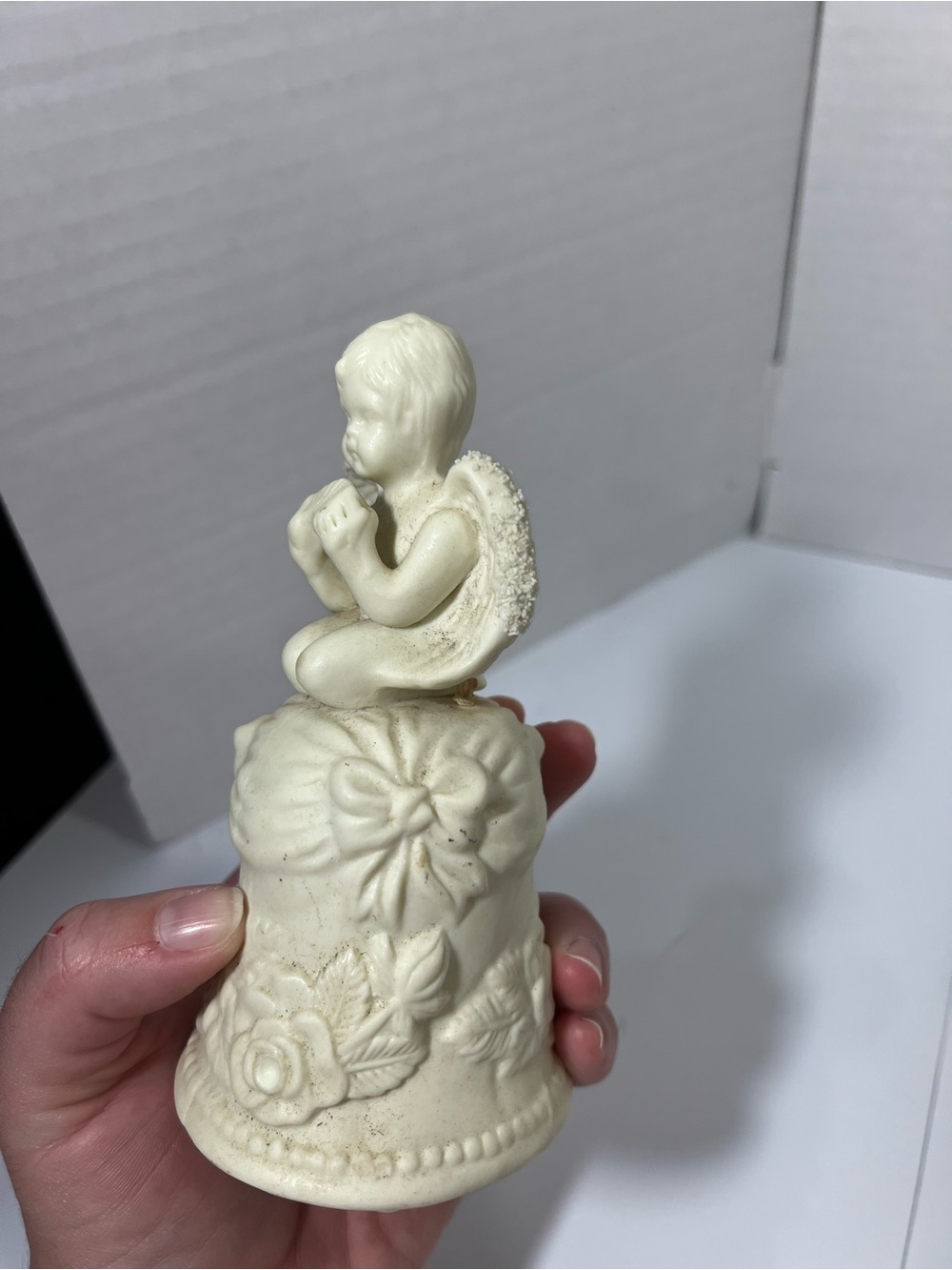 Praying Angel Bell With Roses Glass - Picture 8 of 11